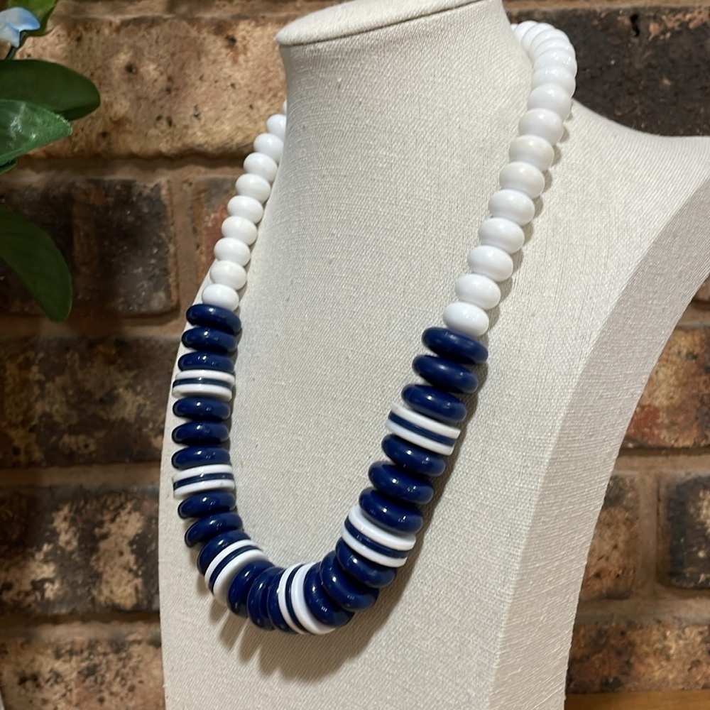 Vintage Navy Blue and White beaded necklace - Picture 3 of 5